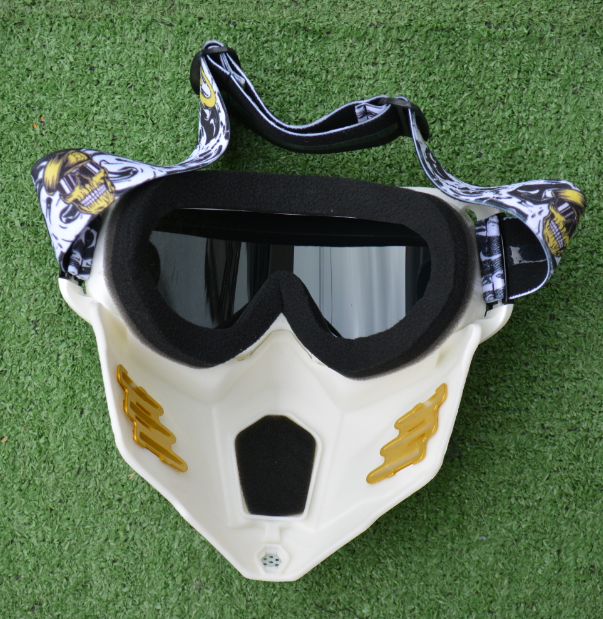 Careta en forma de lentes 2025